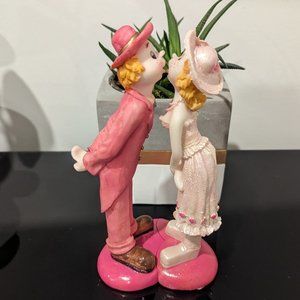 Sabre Kissing Statues